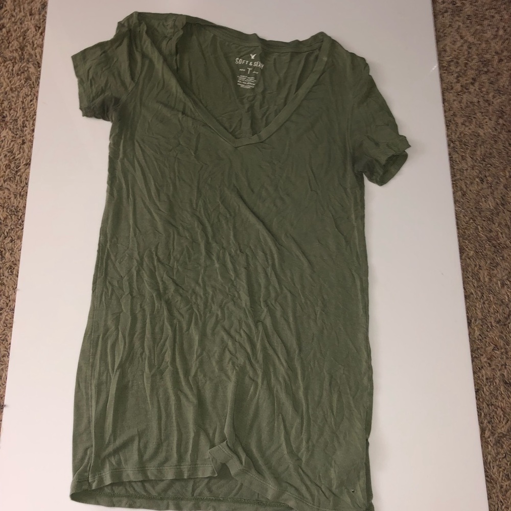 American Eagle v neck tee
